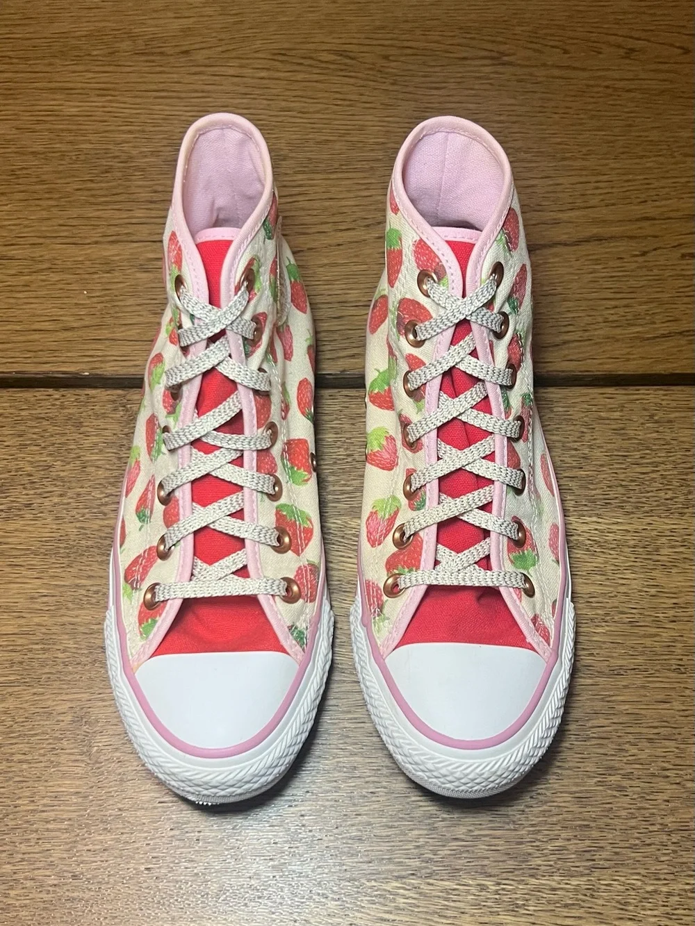 Converse Chuck Taylor All Star Strawberry Print Sneakers Women’s 7 Pink Canvas
